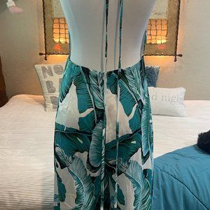 Romper - Jumpsuit - Palm Floral Small - Slit on the legs - SEXY - Open Back